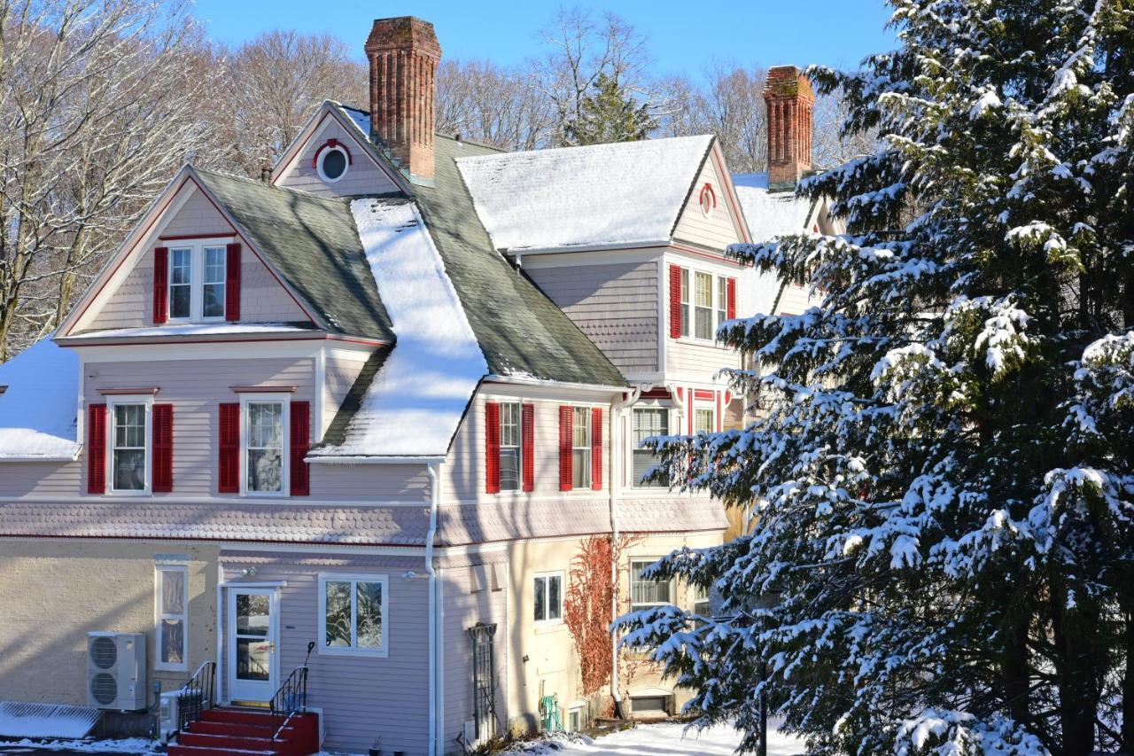 Wainwright Inn Грейт-Баррингтон Экстерьер фото